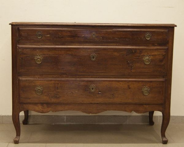 Cassettone, Italia centrale, sec. XVIII, in pioppo, a tre cassetti, gambe sagomate, cm 131x60x98