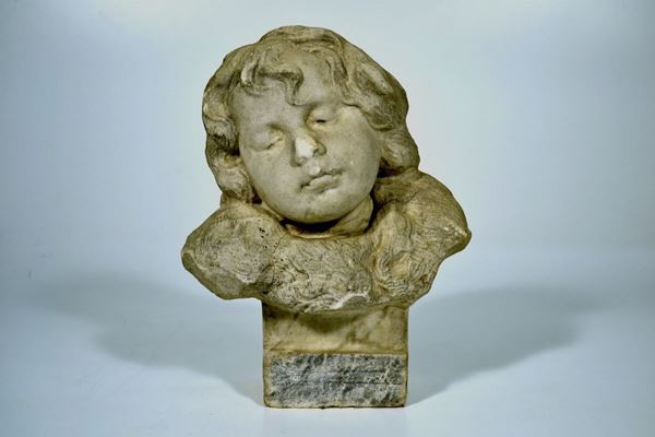 Scultura,  fine sec. XIX, in marmo bianco scolpita a volto di bambina dormiente con la testa reclinata, alt. cm 31