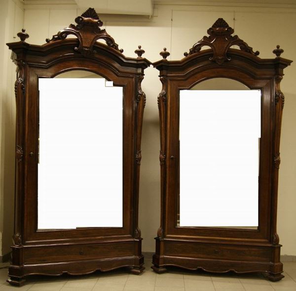 Coppia di armadi, Italia meridionale, sec. XIX, in palissandro intagliato, con sportelli a specchio, un cassetto, cm 155x58x275 (2)
