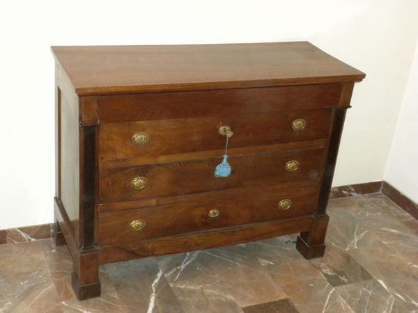 Cassettone, Toscana, sec.XIX, in noce, a quattro cassetti, con colonne ebanizzate, cm 127x50x98