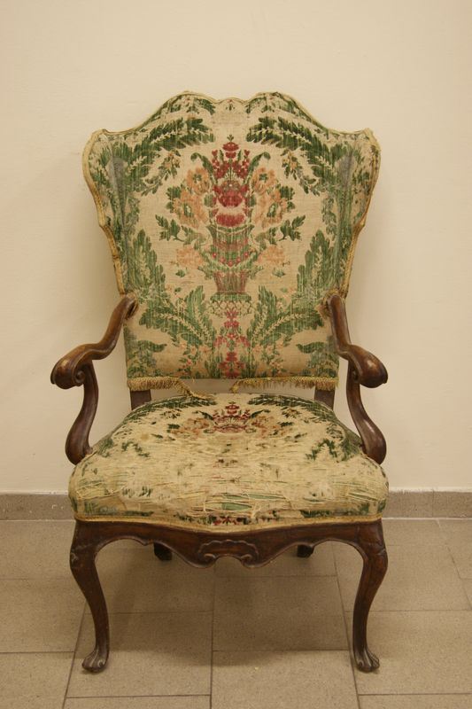 Poltrona, sec.XVIII, con orecchie e braccioli