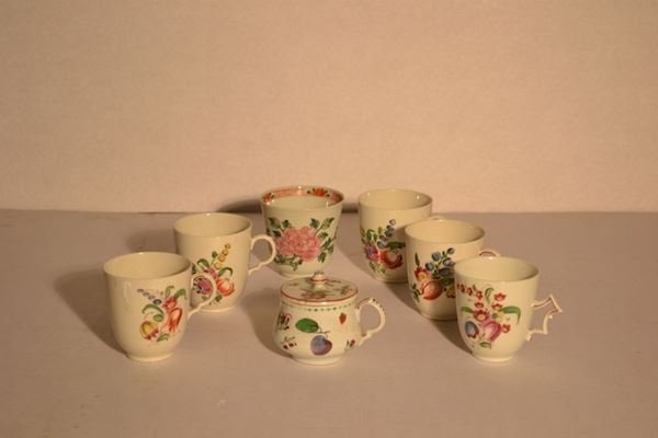 Cinque tazzine, manifattura Ginori inizi  sec. XIX,  in porcellana decorata a mazzetti di fiori, tazzina con coperchio, manifattura Ginori inizi sec. XIX, in porcellana decorata a piccoli frutti,  tazzina sec. XIX  in  porcellana con decorazione floreale (7)