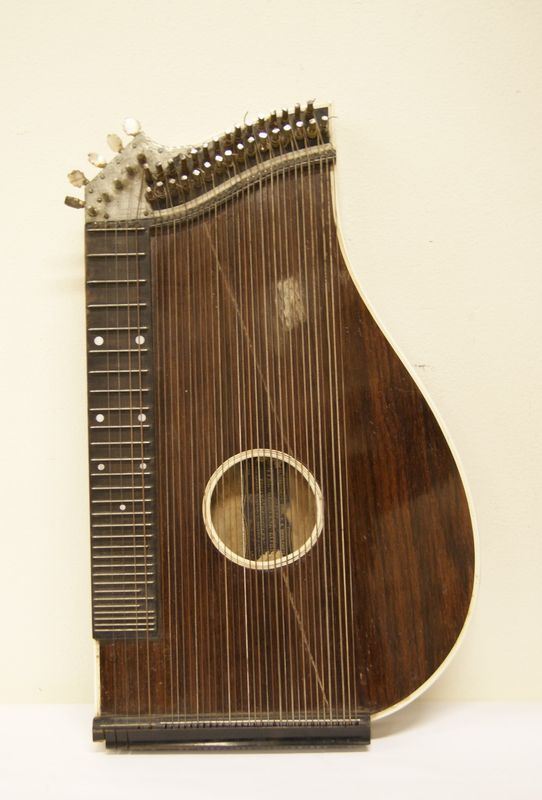 Strumento musicale, Austria, inizi sec. XX, manifattura Heidegger, in legno, alt. cm 55