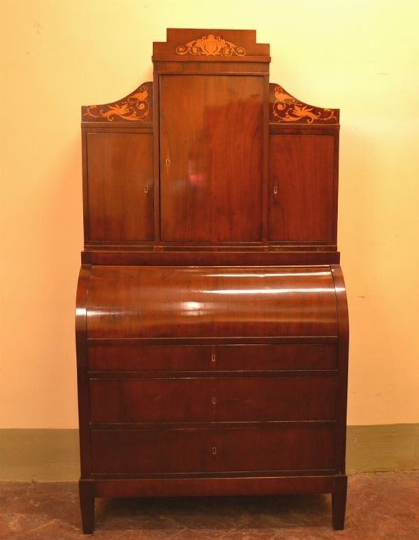 Secretaire a due corpi in mogano intarsiato a  motivi floreali, cm 230x105x48  - Asta Arredi, oggetti d'arte, mobili antichi e argenti - Poggio Bracciolini Casa d'Aste