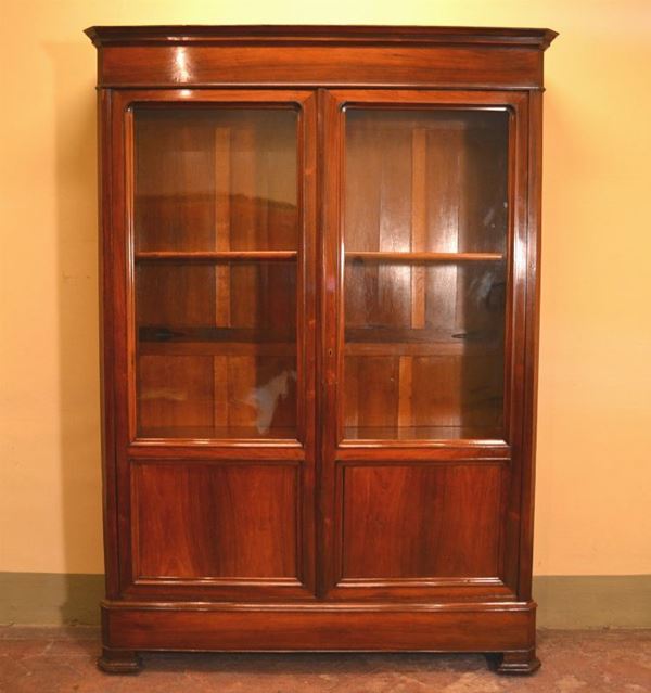 Libreria a due sportelli a vetro, in noce, Toscana sec. XIX, cm 250x170x44  - Asta Arredi, oggetti d'arte, mobili antichi e argenti - Poggio Bracciolini Casa d'Aste