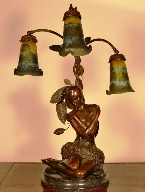 Lampada a tre luci  - Asta Arredi, oggetti d'arte, mobili antichi e argenti - Poggio Bracciolini Casa d'Aste