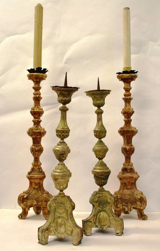 Coppia di portaceri, sec. XIX, in legno intagliato e dorato, base a tripodecon zampe ferine ed una coppia di portaceri in lamina di metallo, alt. cm 84 e cm 72 (4)
