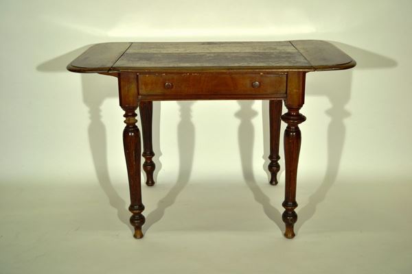Tavolo, Toscana, sec. XIX, in noce, con alette laterali, gambe tornite e scanalate, due cassetti, cm 83x68x76