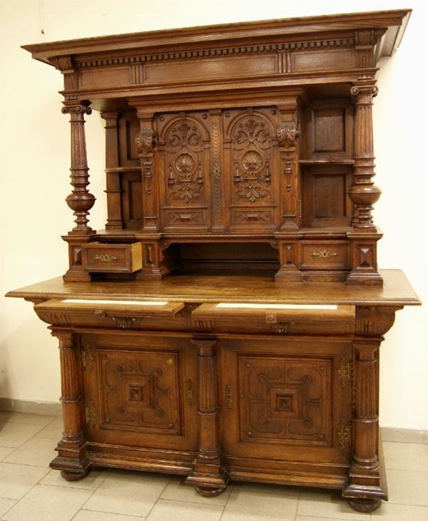 Credenza, Europa orientale, sec. XIX, in rovere, a quattro sportelli, quattro cassetti, due piani scorrevoli con marmo, colonne laterali tornite e scanalate, cm 172x80x201 sul retro marchio inciso.  - Asta Arredi, oggetti d'arte, mobili antichi e argenti - Poggio Bracciolini Casa d'Aste