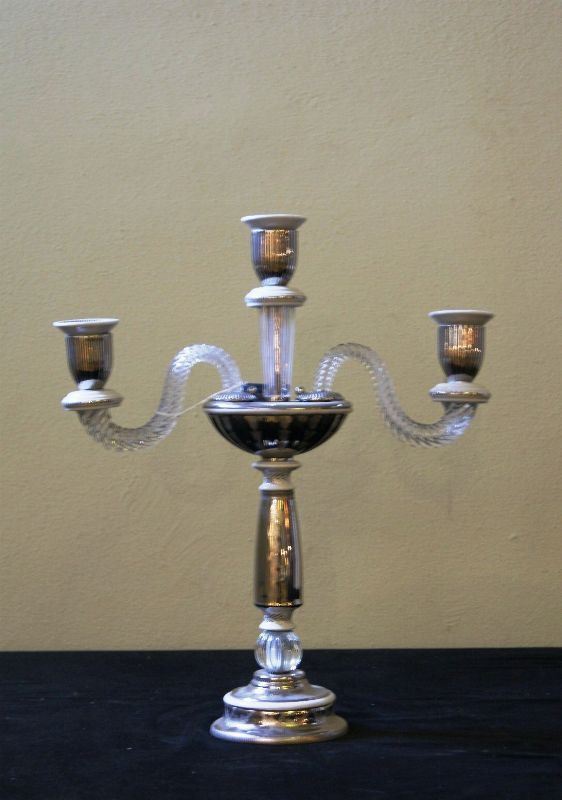Candeliere, in porcellana decorata, con particelle in platino e vetro, a tre luci, cm36x43  - Asta Arredi, oggetti d'arte, mobili antichi e argenti - Poggio Bracciolini Casa d'Aste