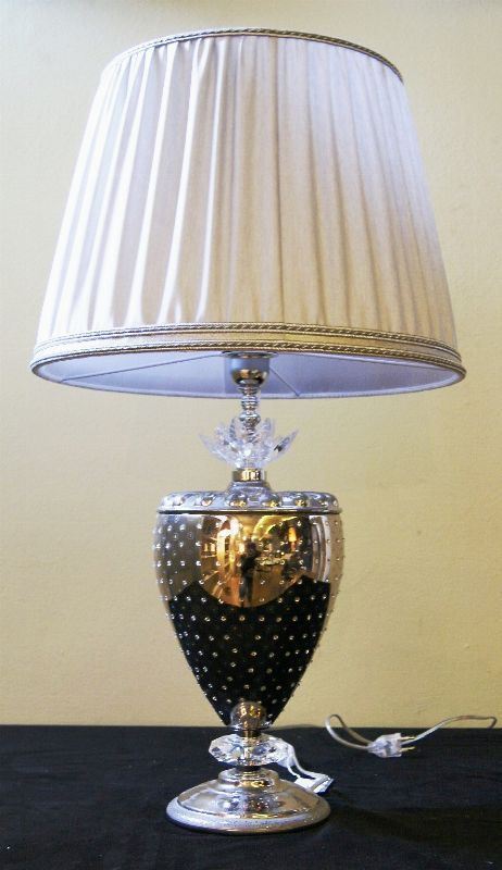 Lampada da tavolo, in porcellana decorata, con particelle in platino e vetro, cm 43x77