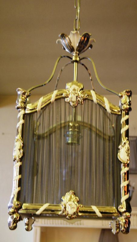 Lanterna, in porcellana, con particelle in platino  - Asta Arredi, oggetti d'arte, mobili antichi e argenti - Poggio Bracciolini Casa d'Aste
