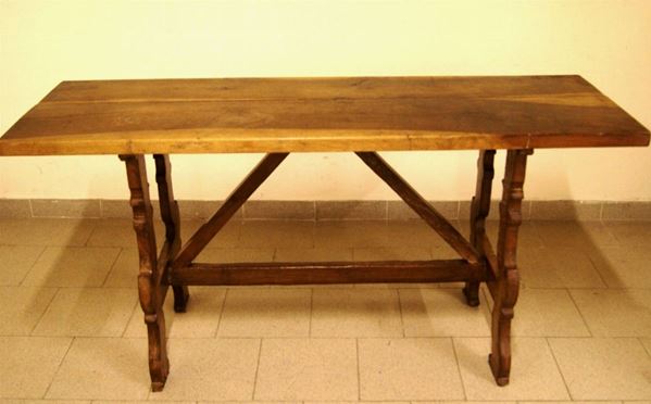 Tavolo fratina, in stile settecento, in noce, con gambe a lira, ricostruito con materiale antico, cm 160x55x78