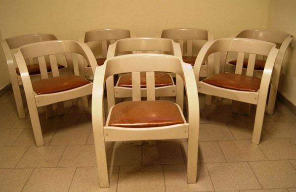 Otto sedie, anni '70, in legno dipinto, seduta in pelle chiara, alt. cm 71(8)