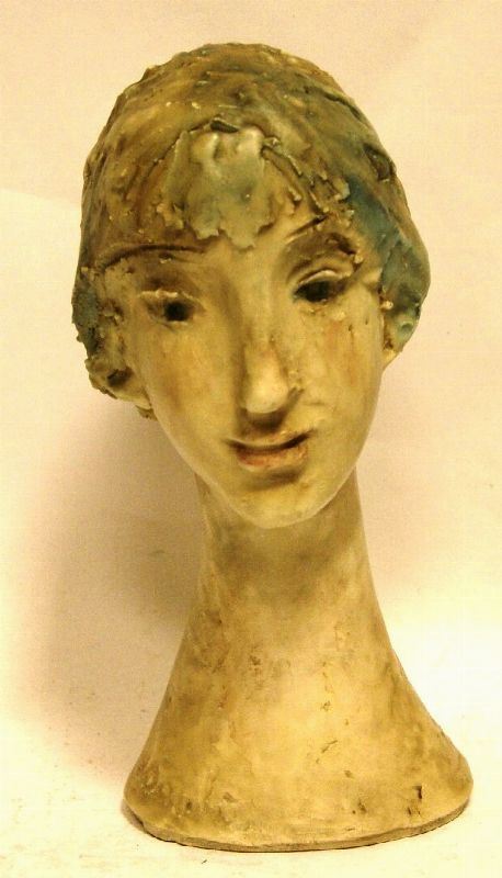 Soprammobile, VOLTO DI FANCIULLA, in terracotta modellata, firmato Paoli, alt. cm 36