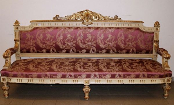 Divano, Italia settentrionale, sec. XIX, in legno intagliato laccato e dorato, imbottito e ricoperto in stoffa damascata, cm 233x67x122, difetti