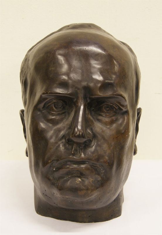 Testa  BENITO MUSSOLINI  in bronzo, alt. cm 38 reca la firma 'Rossi'