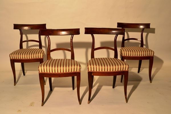 Quattro sedie, epoca Direttorio, in noce, spalliera con cartella traforata, gambe troncopiramidali, ricoperte in tessuto a righe(4)
