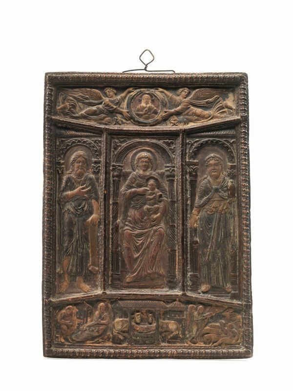 Formella, manifattura Chini-Mugello, inizi sec. XX, in terracotta dipinta raffigurante Vergine con Bambino e Santi, cm 38,5x28. Reca sul retro il marchio della fornace impresso nella pasta