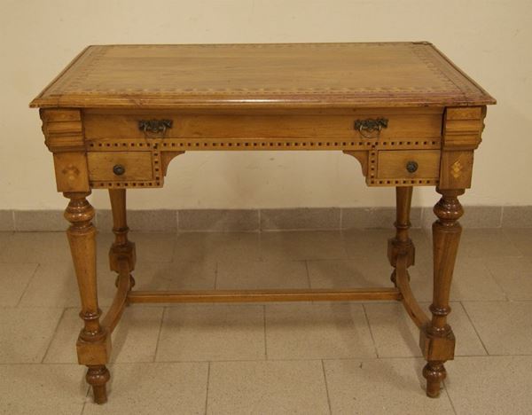 Scrittoio, Italia centrale, sec. XIX, in legno intarsiato, a tre cassetti, gambe tornite riunite da traversa, cm 96x62x78