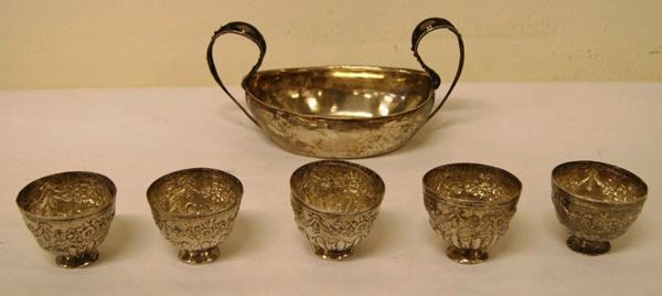 Coppetta ovoidale, in argento, recante sotto monogramma MS, cm 9x18 e Serie di cinque coppette, sec. XIX, in argento, decorate a ghirlande, fiori e nastri, tot. gr. 278(6)