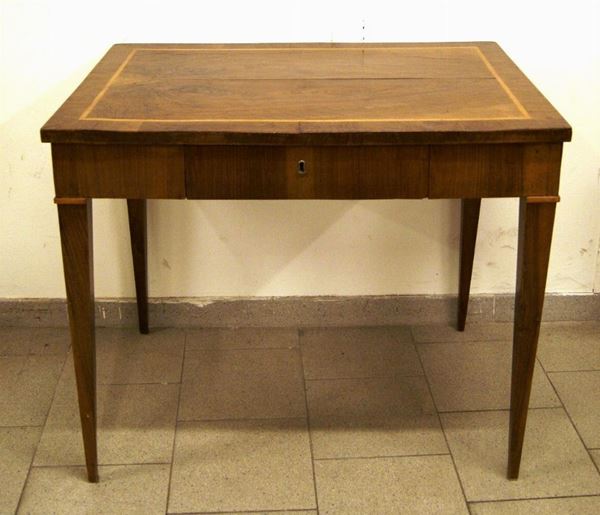 Tavolino da gioco, Toscana, sec. XVIII, in noce filettato, gambe troncopiramidali, cm 93x67x79