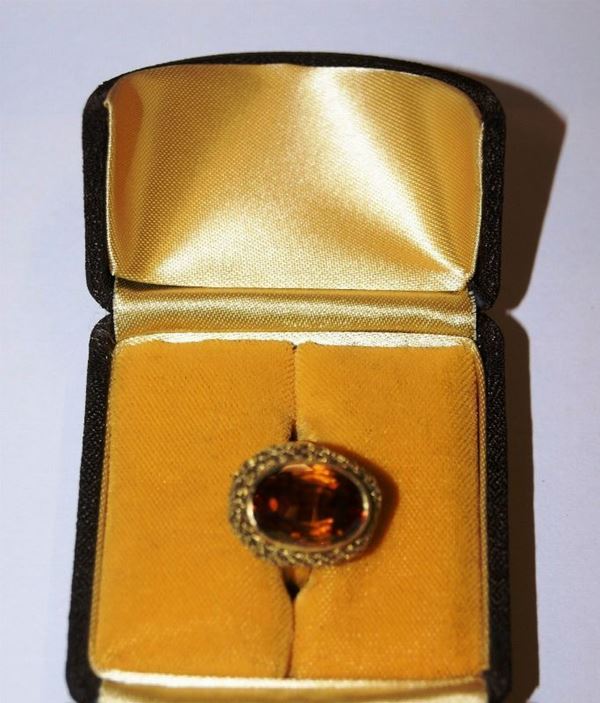 Anello in oro giallo, con topazio giallo, gr. 8