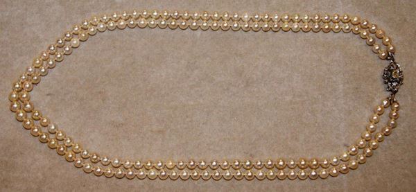 Collana, in perle a doppio filo da 6,5 mm, con fermatura in oro bianco e diamanti di taglio vecchio