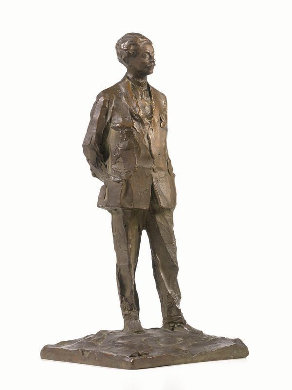 Scultura, Michele Vedani (Milano 1874-1969), sec. XX, in bronzo modellato a gentiluomo, base quadrata, alt. cm 37, firmata