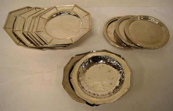 Undici piattini, di varie forme, di cui nove in argento, gr. 1600(11)