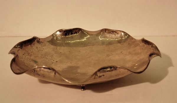 Vassoio smerlato in argento, g 600