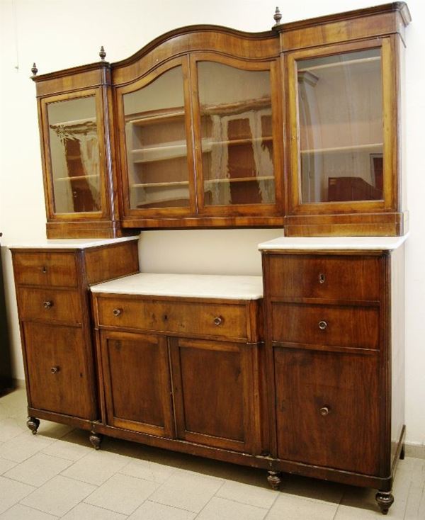 Credenza, Toscana, sec. XIX, in noce, a otto sportelli, quattro dei quali in vetro, cinque cassetti, tre piani in marmo, gambe tornite, cm 230x60x250, mancanza del pannello centrale, difetti