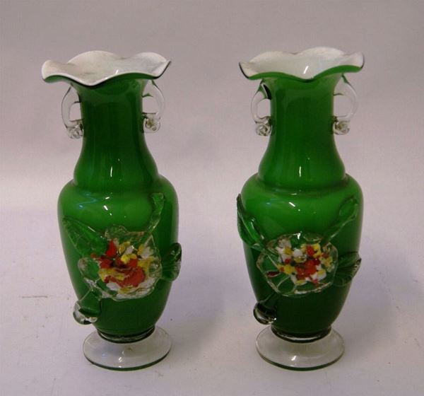Coppia di vasi, in vetro colorato verde, alt. cm 24(2)