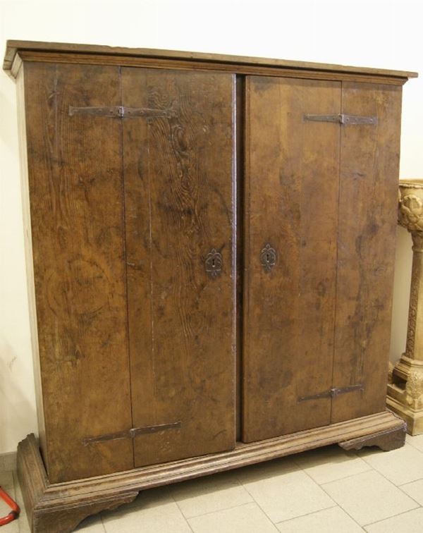 Armadio libreria, Italia centrale, in castagno, a due sportelli, cm 157x49x174, ricostruito con materiale antico