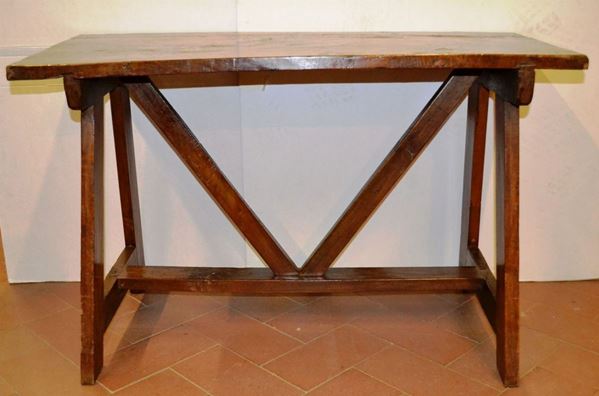 Tavolino rustico con piano rettangolare e gambe a capra, cm 111x56x72