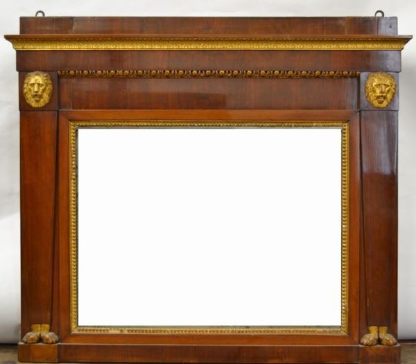 Cassettone, Toscana, epoca Impero, prima metÃ  sec. XIX, in noce a patina    bionda, piano rettangolare, un sottile cassetto aggettante nella fascia e   due sottostanti, fronte inquadrato da semicolonne, piedi a plinto, cm       123x57x91, piano sostituito