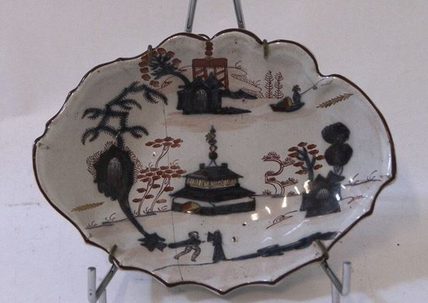 Piattino, manifattura Felice Clerici, sec. XVIII, in maiolica, con decori orientali, cm 14x18