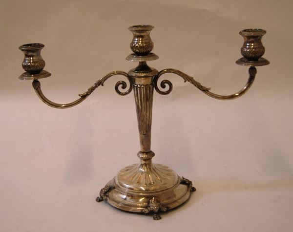 Candelabro, in argento, a tre luci, fusto rastremato,  alt. cm 26, gr. 590