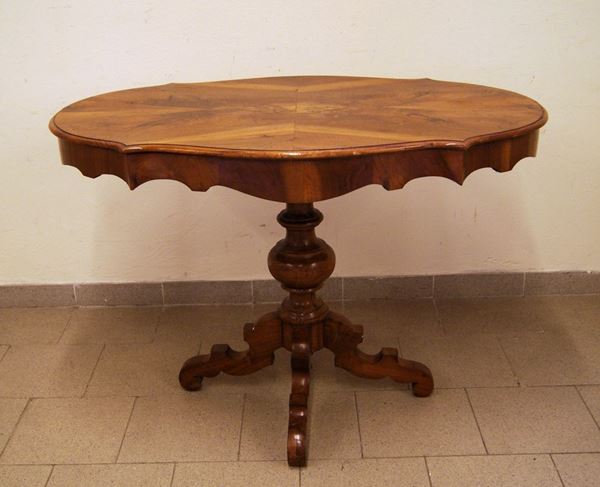 Tavolo, Toscana, sec. XIX, in noce, piano sagomato, fusto tornito su quattro piedi, cm 119x74x79
