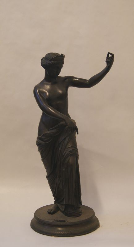 Statua, sec. XX, in bronzo, FIGURA FEMMINILE, alt. cm 65  - Asta Arredi, oggetti d'arte, dipinti e gioielli - Poggio Bracciolini Casa d'Aste