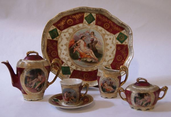 Piccolo servito, Vienna, sec. XIX, in porcellana policroma con decori a personaggi, composto da cinque pezzi, piccoli difetti(5)
