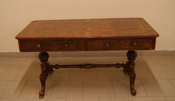 Tavolo basso, Inghilterra, sec.XIX, in radica di noce filettata, a due cassetti, cm 199x77x60