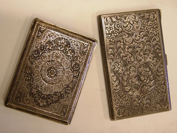 Due portasigarette, in argento inciso, gr. 300(2)