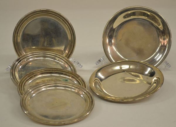 Due sottobottiglie e quattro sottobicchieri in argento, g 350 (6)