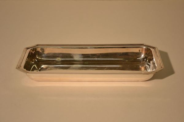 Vassoietto di forma rettangolare in argento, cm                          30x15, g 350  - Asta Antiquariato e Collezionismo - Poggio Bracciolini Casa d'Aste