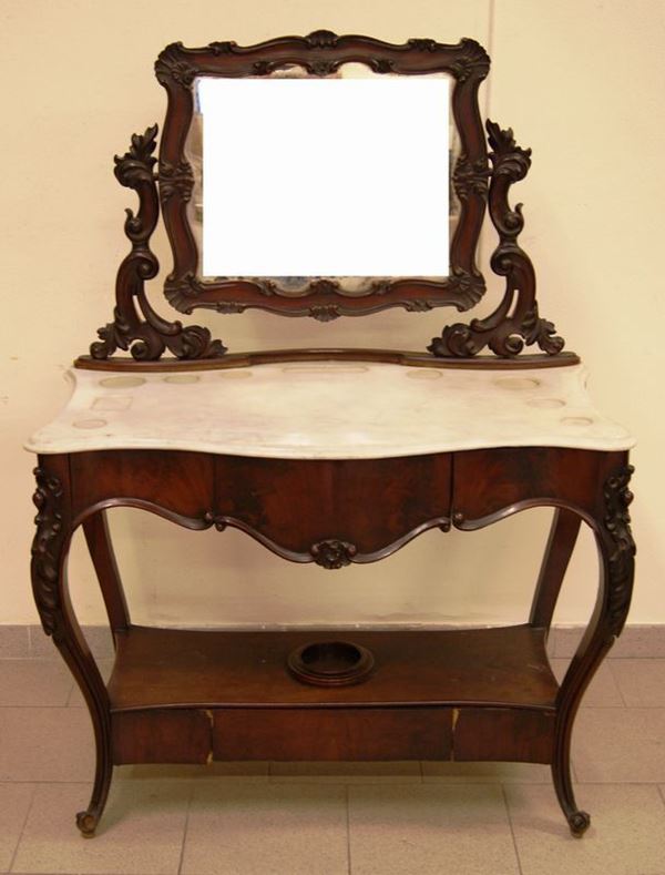 Toilette, Livorno, sec. XIX, in mogano, con fronte e laterali mossi, quattro cassetti, piano marmo, con alzata con specchiera a bilico, gambe sagomate, cm 102x58x140, difetti
