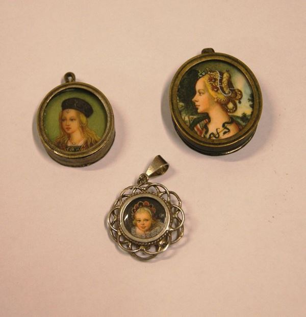 Tre miniature, sec. XX, cm 2,5 e 3(3)