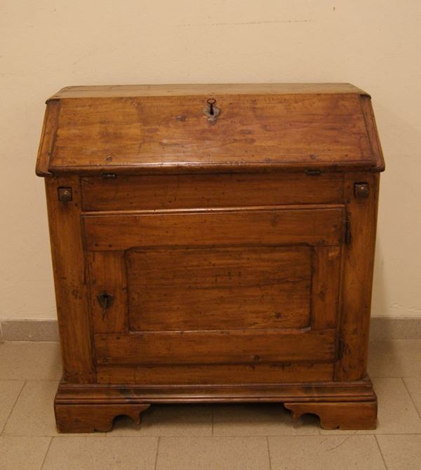 Ribaltina, Toscana, sec. XIX, in gattice, due sportelli di cui uno a ribalta, internamente due cassettini, cm 88x49x90