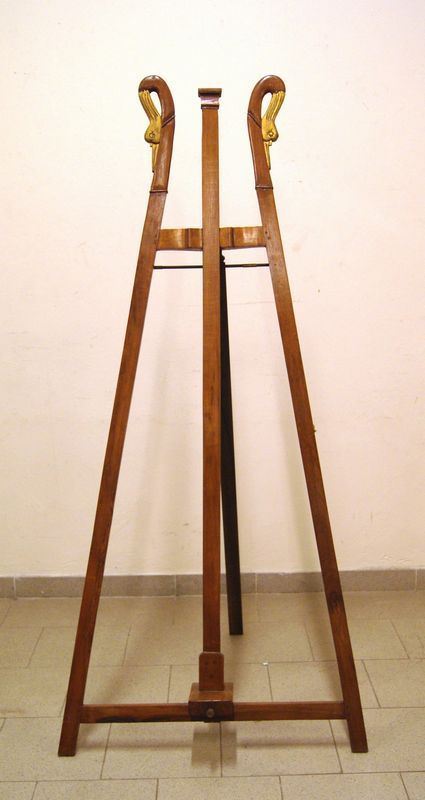 Cavalletto da pittore, in legno, finali a teste di cigno dorati, alt. cm 173