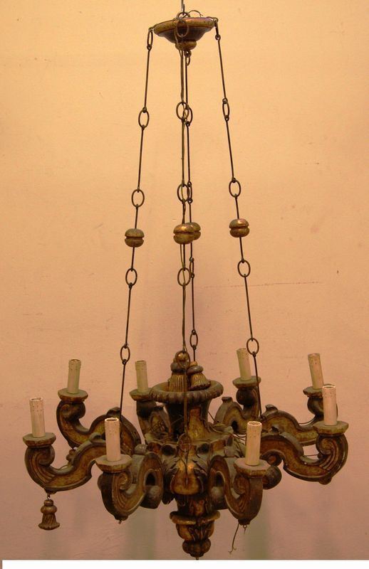 Lampadario, sec. XX, in legno laccato, a otto bracci, diam. cm  86